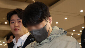 경찰 ‘46억 횡령’ 前 건보공단 팀장 구속영장 신청…필리핀서 송환돼