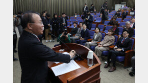 與, ‘김건희 명품백 사과’ 놓고 공방…“당기조 반대의견 자제를” “수도권 선거 망칠거냐”