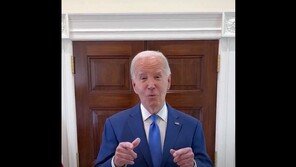 바이든 캠프, 하루 만에 21억 원 모금…트럼프 귀환 공포?