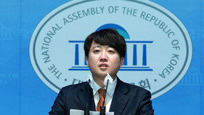 이준석, ‘김경률 띄우기’에 “한동훈, 면박주는 건 무슨 문법인가”