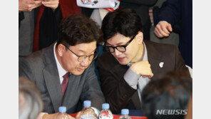 권성동, 인재영입에 “정체불명 외부 인사 들여 궤멸적 패배”