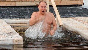 71세 푸틴, 영하 5도에 얼음물 입수…“주현절 전통”