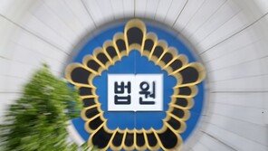 “빨리 나와, 문 열어”…층간소음에 윗집 현관문 걷어찬 40대 벌금형