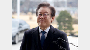 “이재명, 피습 응급처치 후 김혜경·문재인 언급”