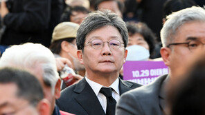 유승민, ‘한동훈 사퇴요구’ 보도에 “한 달도 안됐는데 또 개싸움인가”