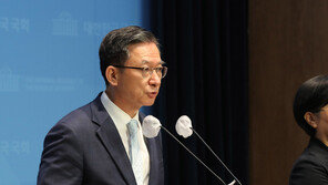 정성호, 尹-韓 충돌에 “보기 민망해…김건희 리스크 빨리 매듭지어라”