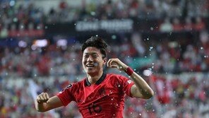 ‘출국금지’ 황의조 입국 직후 추가 압색…경찰, 휴대전화·노트북 확보