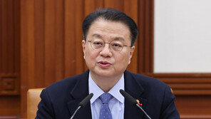 정부 “단말기유통법 폐지…대형마트 공휴일 의무휴업일 없앨 것”