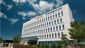 “통로에 왜 주차해”…차 지붕에 ‘주차금지’ 간판 올린 주민 ‘무죄’