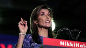 ‘공화 경선 2패’ 헤일리 “끝나려면 멀었다”…사퇴론 일축