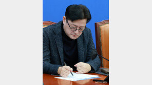 홍익표 “김건희 명품백 수수, 뇌물죄…검찰 수사해야”