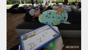 방학 때면 밤낮 바뀌어 ‘진땀’…아이 투정없이 재우는 법