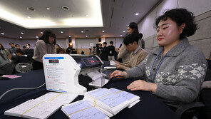 공정성 확보냐 공무원 희생이냐…총선 수검표 도입 ‘분분’