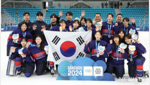 한국 첫 아이스하키 메달 획득한 청소년 대표팀