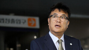 ‘故노무현 명예훼손’ 혐의 정진석 측 “총선 전 2심 결론 원해”