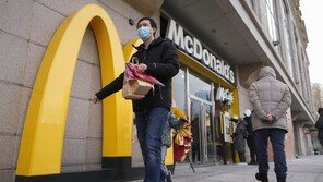 中 맥도날드 ‘10위안 버거’ 불티…기업들 “지갑 열자” 초저가 경쟁