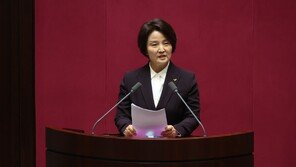 정의당 이은주 의원직 사퇴… ‘기호 3번’ 지키기 꼼수 지적