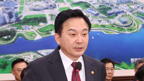 “나 치고 가라” 원희룡 차 막고 헬멧 던진 70대…“직접 겨냥은 안해” 구속 모면