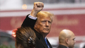 헤일리 아직 뛰는데…美공화, 트럼프 ‘후보 추정’ 결의안 추진