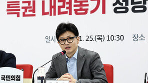 ‘한동훈 잘한다’ 52%-이재명 35%…정당 지지도는 박빙