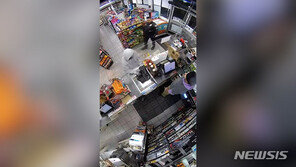 하필 들어온 손님이…경찰에 딱 걸린 강도