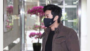 “노 프라블럼”이라던 이근, 무면허운전 혐의 검찰송치