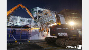 종로구청 재건축 현장서 가림막 인도로 휘어…“인명피해 없어”