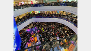 14만명 인파 몰린 스타필드 수원… 안전사고 우려까지 