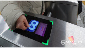 ‘대중교통 무제한’ 기후동행카드 품귀… 웃돈 판매도 