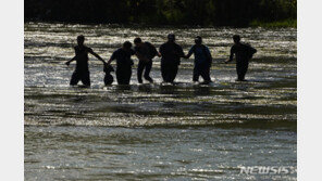 NYT “바이든 재선 가도 최대 장애는 이민 정책 실패”