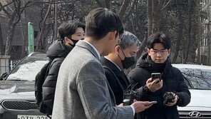 김성수 카카오엔터 대표 구속 기로…혐의 인정 질문에 ‘묵묵부답’