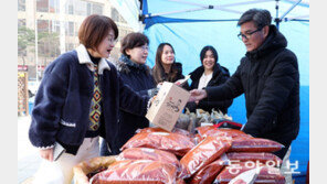 “새빨간 국산 고춧가루 사려고 줄 섰어요”