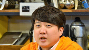 이준석 “조국과 정치적 행보 같이 할 계획 없다”