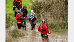 美캘리포니아에 폭우·허리케인급 강풍…90만가구 정전