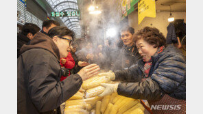 한동훈, 경동시장 방문해 민심 청취…‘상품권 2배 공약’