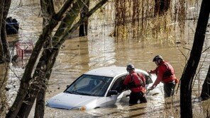 美 캘리포니아는 폭우에 신음 