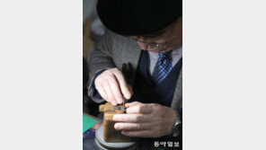 “인감 도장 사라져도… 70년 손길 쌓인 명장의 작품은 남는다”