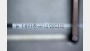 전공의단체 회장 “‘의대증원 2000명’ 너무 지나쳐…모든 대응책 강구”