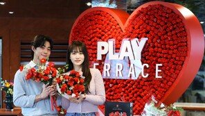 레고로 만든 장미 꽃다발 선물을