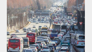 설 연휴 고속도로 귀성행렬 시작…오후 6~7시 절정