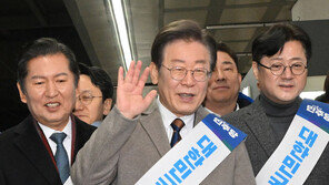 이재명, 용산역서 귀성인사… “희망 가지고 미래 설계할 수 있도록 최선”
