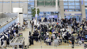 연휴 짧지만 124만7000명 해외로…발 디딜 틈 없는 인천공항