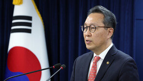 복지차관 “의대증원 관련 허위사실 퍼져…동요 말고 환자 곁 지켜달라”