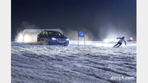 BMW i5 vs 인간 스키장 활강 대결
