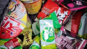 설 선물로 ‘낱개 과자·컵라면 두개’ 받은 직장인…“탕비실 재고 정리인듯”