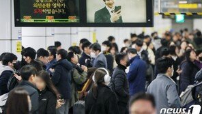 오류 잦은 서울 지하철 2·4호선 전광판, 내년까지 전부 교체