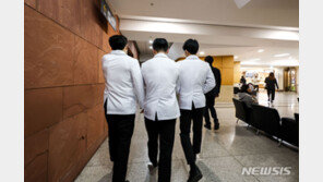 ‘의대 증원’ 반발하는 전공의…집단행동 여부 내일 결정