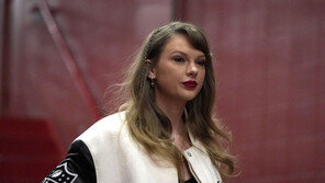 트럼프 “스위프트, 내가 돈 벌게 해줘…바이든 지지하면 배신”