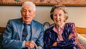 70년 해로 아내와 동반 안락사…네덜란드 전 총리의 마지막 선택