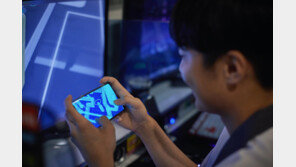 초등 3학년부터 스마트폰을 TV보다 더 오래 본다…“하루 92분”